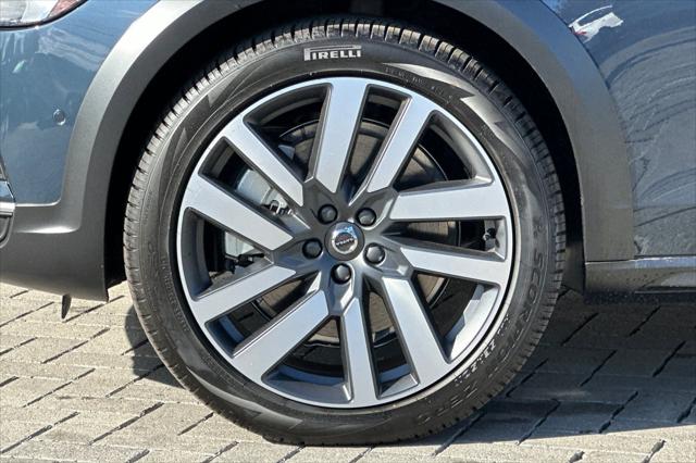 2025 Volvo V90 Cross Country Ultra, B6 AWD Gas (mild hybrid)