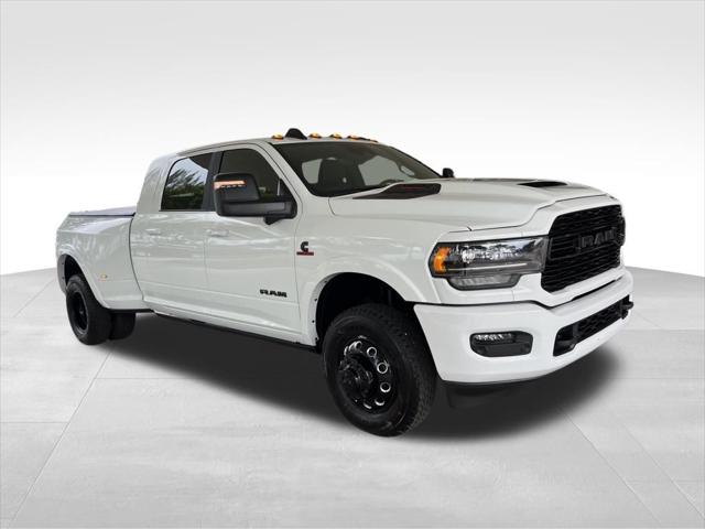 2024 RAM Ram 3500 RAM 3500 LIMITED MEGA CAB 4X4 64 BOX