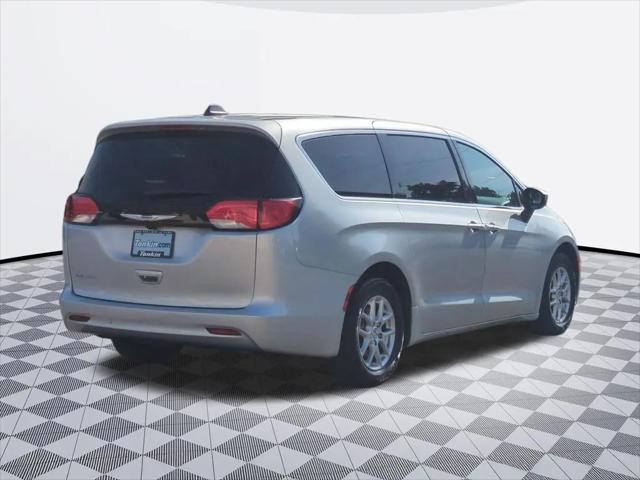 2022 Chrysler Voyager LX