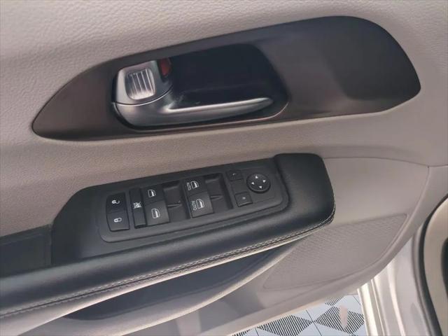 2022 Chrysler Voyager LX