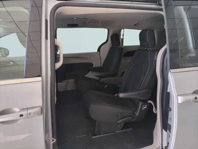 2022 Chrysler Voyager LX