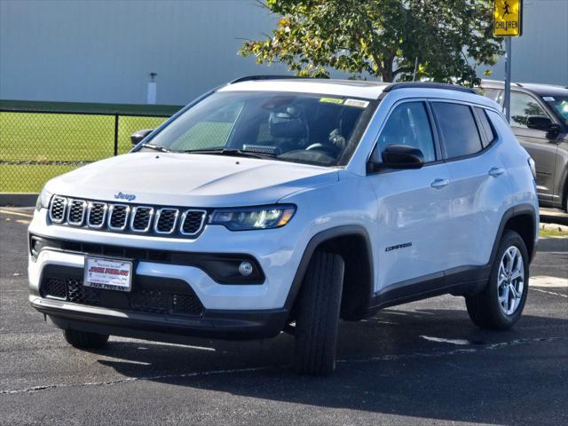 2025 Jeep Compass COMPASS LATITUDE 4X4