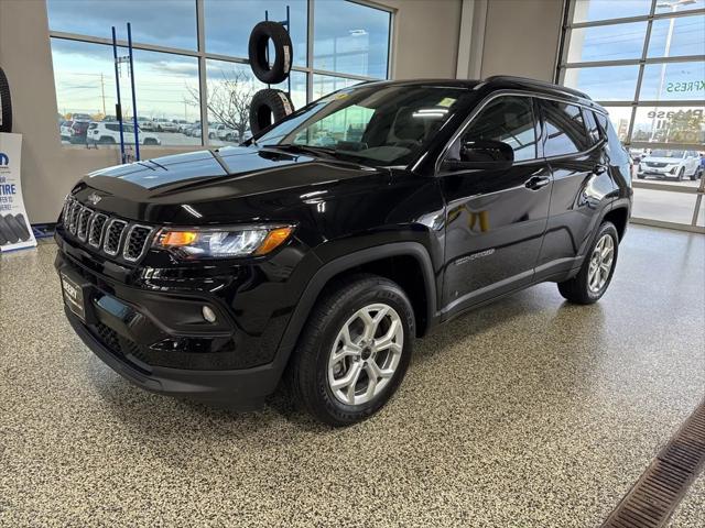 2025 Jeep Compass COMPASS LATITUDE 4X4