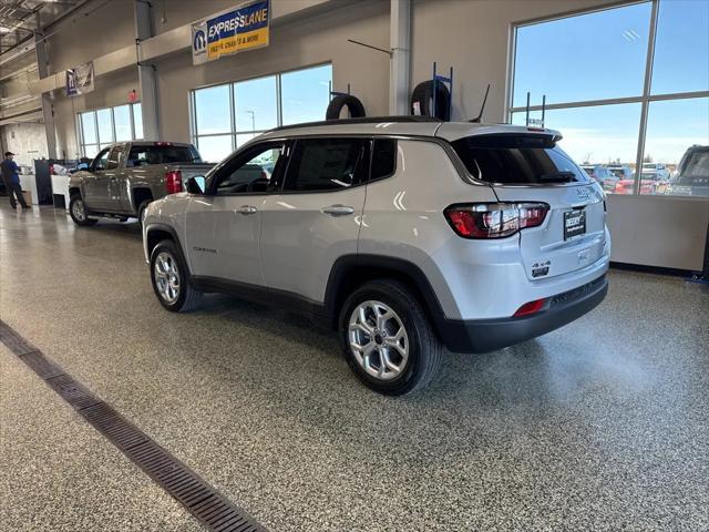 2025 Jeep Compass COMPASS LATITUDE 4X4