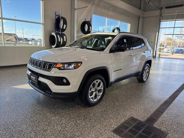 2025 Jeep Compass COMPASS LATITUDE 4X4