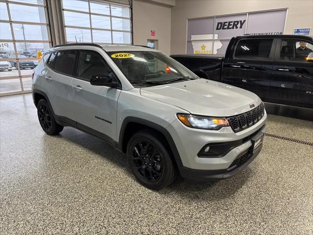 2025 Jeep Compass COMPASS LATITUDE 4X4