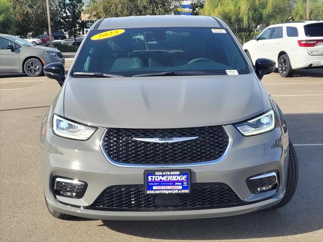 2025 Chrysler Pacifica PACIFICA SELECT AWD