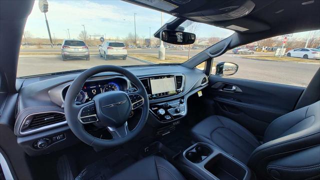 2025 Chrysler Pacifica PACIFICA SELECT AWD