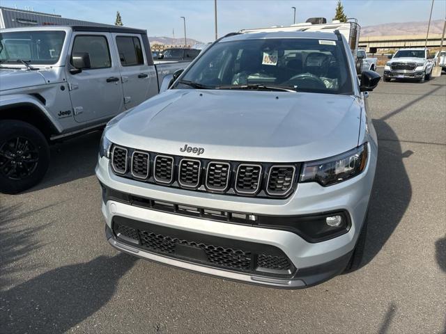 2025 Jeep Compass COMPASS LATITUDE 4X4