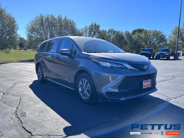 2021 Toyota Sienna LE