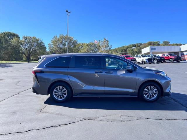 2021 Toyota Sienna LE