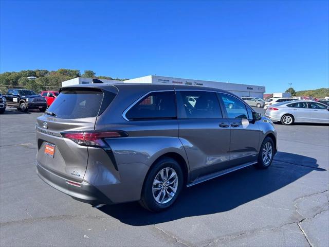 2021 Toyota Sienna LE