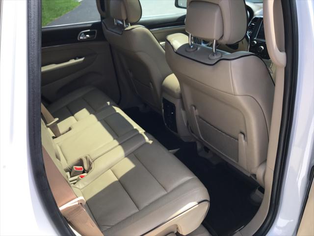2017 Jeep Grand Cherokee Overland 4x2