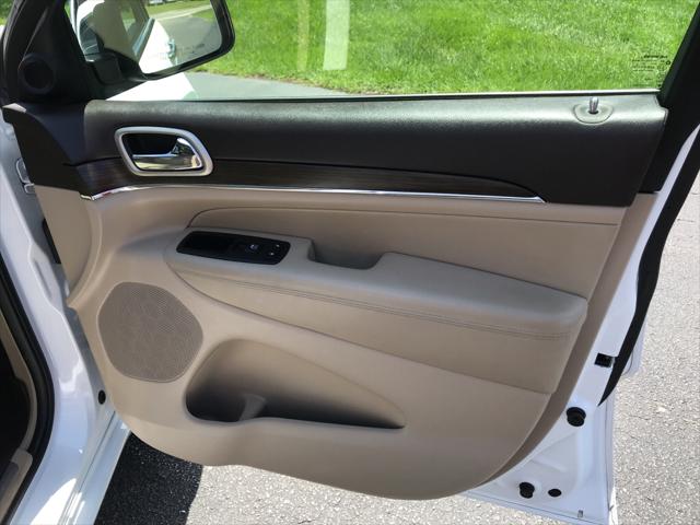 2017 Jeep Grand Cherokee Overland 4x2