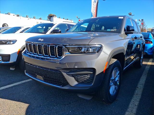 2025 Jeep Grand Cherokee GRAND CHEROKEE LAREDO X 4X4