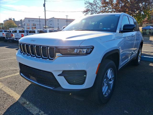 2025 Jeep Grand Cherokee GRAND CHEROKEE LAREDO X 4X4