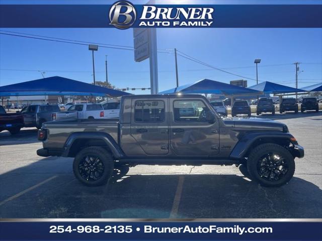 2025 Jeep Gladiator GLADIATOR NIGHTHAWK 4X4