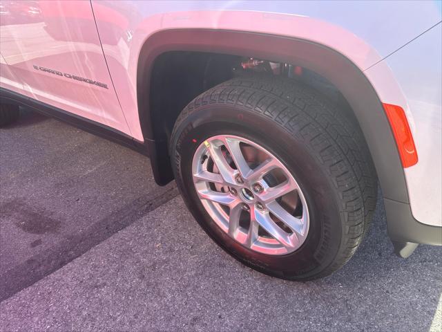 2025 Jeep Grand Cherokee GRAND CHEROKEE LAREDO X 4X4
