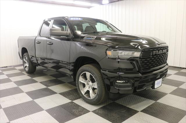 2025 RAM Ram 1500 RAM 1500 TRADESMAN QUAD CAB 4X4 64 BOX