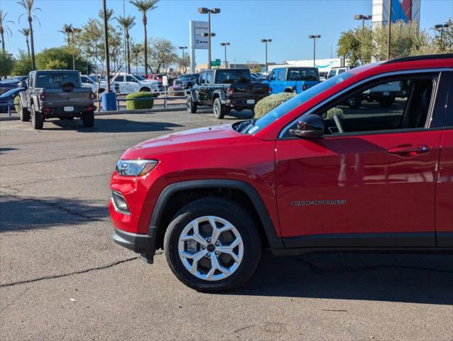 2025 Jeep Compass COMPASS LATITUDE 4X4