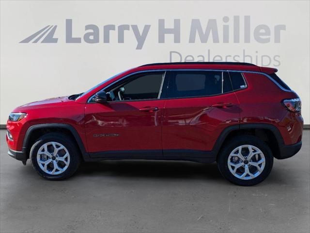 2025 Jeep Compass COMPASS LATITUDE 4X4