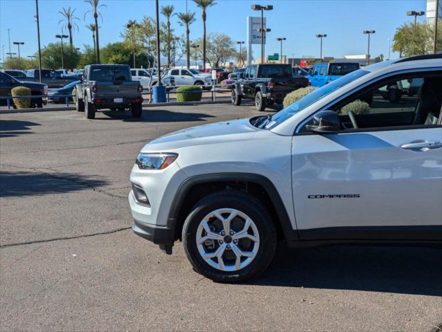 2025 Jeep Compass COMPASS LATITUDE 4X4