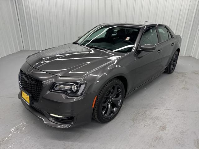 2023 Chrysler 300 Touring L