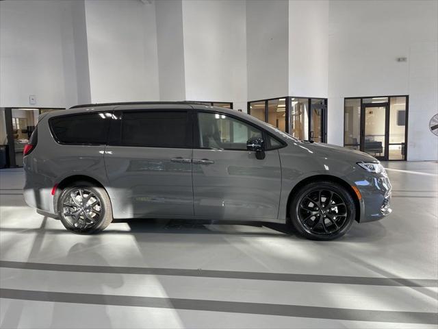 2025 Chrysler Pacifica PACIFICA LIMITED