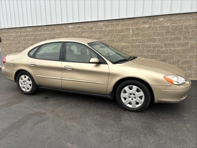 2000 Ford Taurus SE's photo