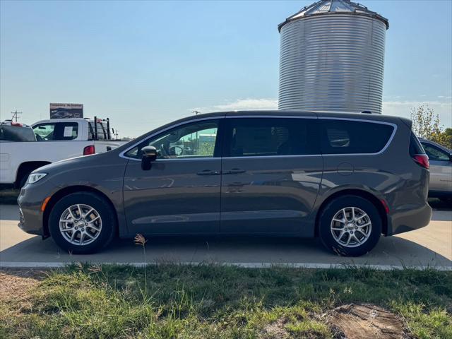 2024 Chrysler Pacifica PACIFICA TOURING L