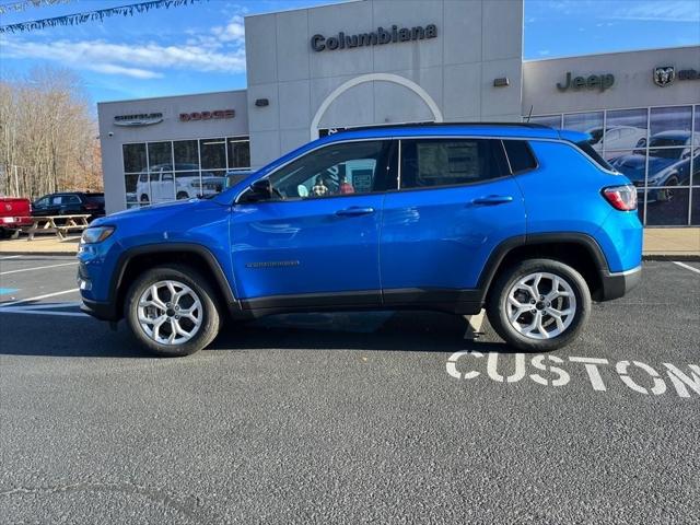 2025 Jeep Compass COMPASS LATITUDE 4X4