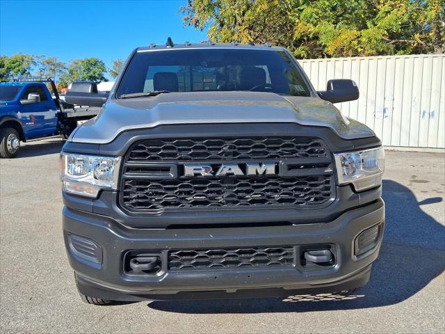 2022 RAM 3500 Tradesman Regular Cab 4x4 8 Box