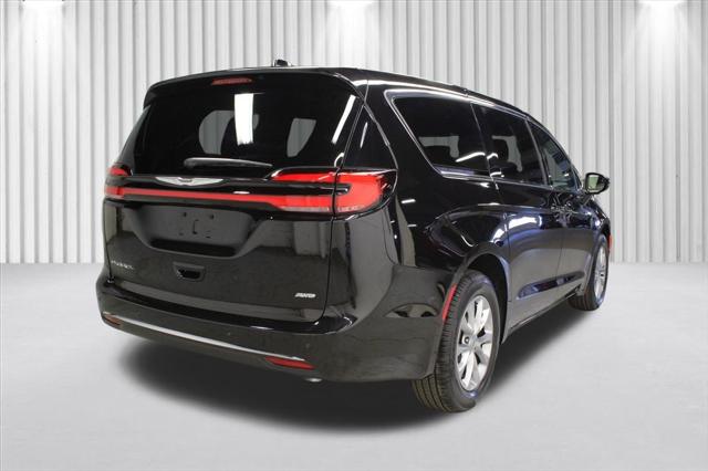 2025 Chrysler Pacifica PACIFICA SELECT AWD