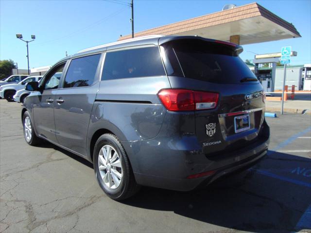 2016 Kia Sedona LX
