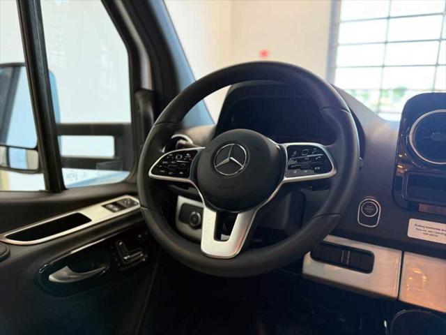 2025 Mercedes-Benz Sprinter 4500 Chassis Standard Roof 4-Cyl Diesel HO
