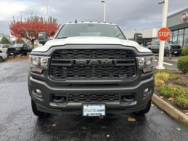 2024 RAM Ram 5500 Chassis Cab RAM 5500 TRADESMAN CHASSIS CREW CAB 4X4 84 CA