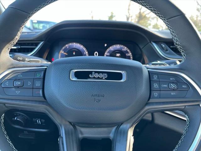 2025 Jeep Grand Cherokee GRAND CHEROKEE LAREDO X 4X4