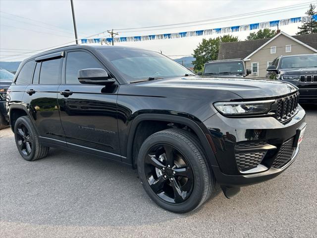 2023 Jeep Grand Cherokee Altitude 4x4 2023 Jeep Grand Cherokee Altitude 4x4