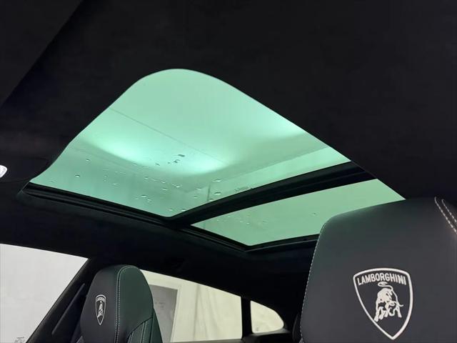 2021 Lamborghini Urus Pearl Capsule
