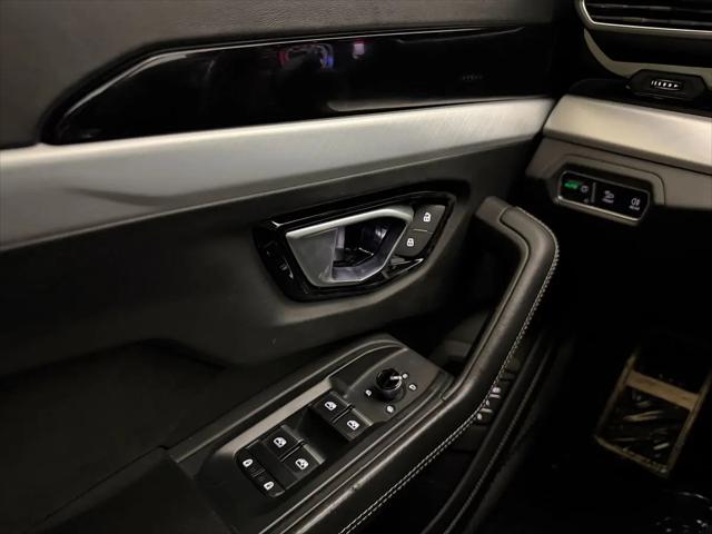 2021 Lamborghini Urus Pearl Capsule