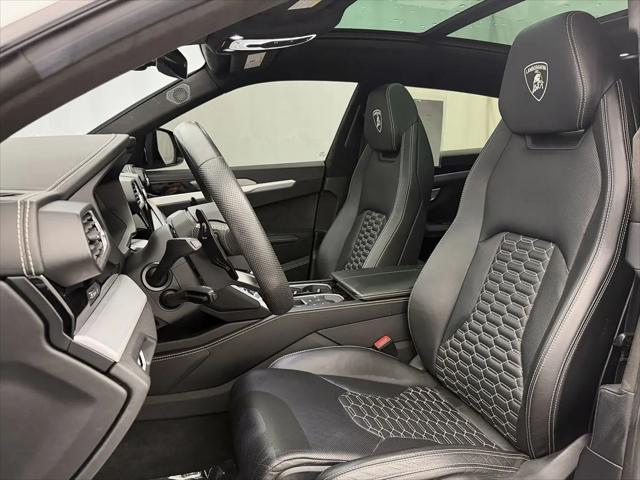 2021 Lamborghini Urus Pearl Capsule