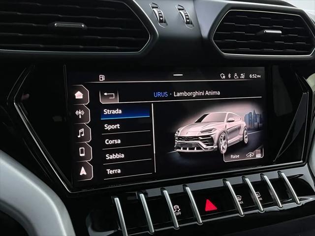 2021 Lamborghini Urus Pearl Capsule