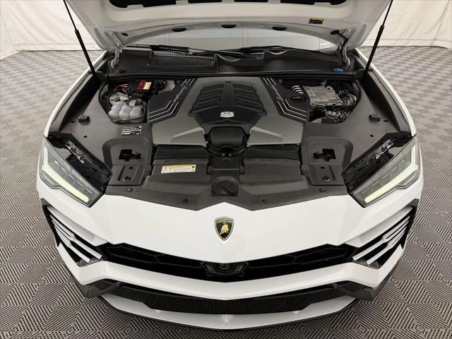 2021 Lamborghini Urus Pearl Capsule
