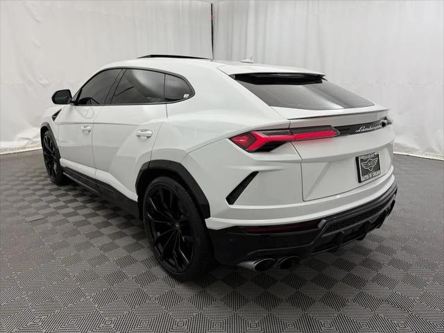 2021 Lamborghini Urus Pearl Capsule