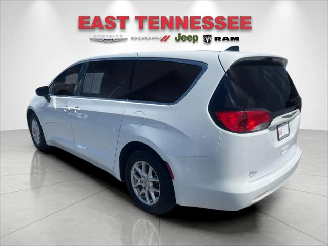 2022 Chrysler Voyager LX
