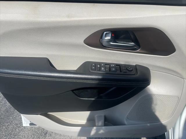 2022 Chrysler Voyager LX
