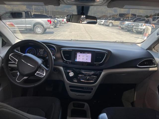 2022 Chrysler Voyager LX