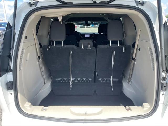 2022 Chrysler Voyager LX