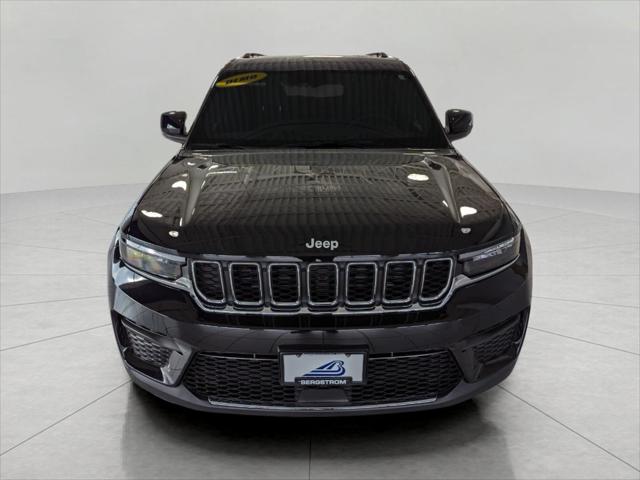 2025 Jeep Grand Cherokee GRAND CHEROKEE LAREDO 4X4