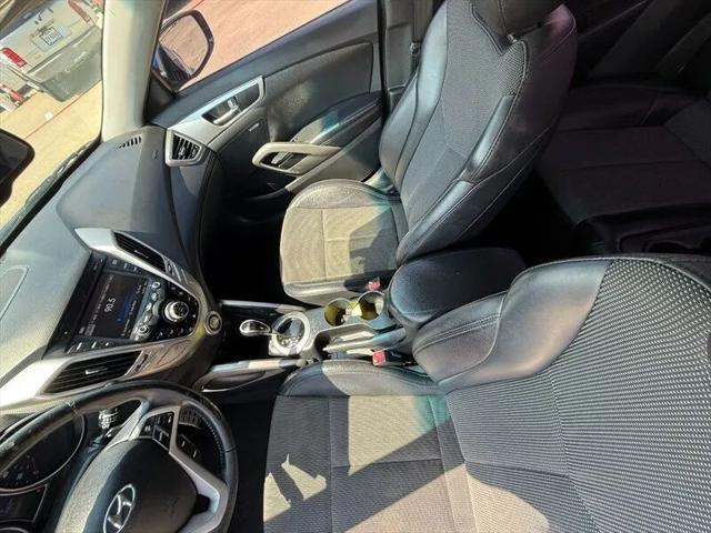 2013 Hyundai Veloster Base w/Black